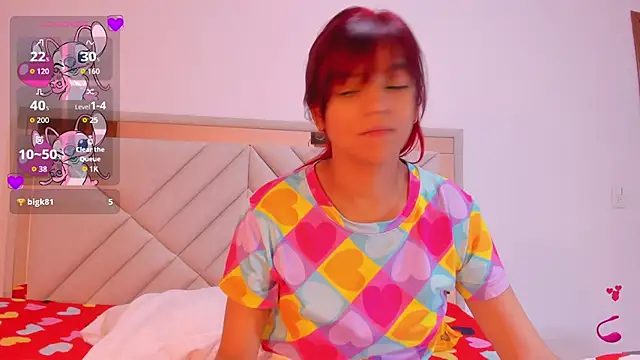 Snapshot of gime_lara chatting on 10.14.25 gime lara online show from 10.14.25