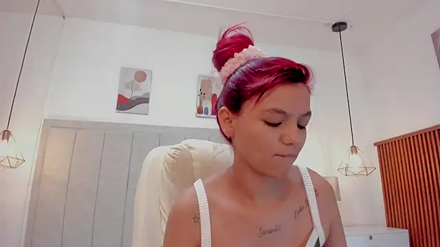 Snapshot of gime_lara chatting on 11.25.25 gime lara online show from 11.25.25