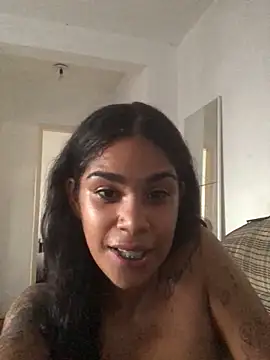 LollaReis021 online show from 02.24.25