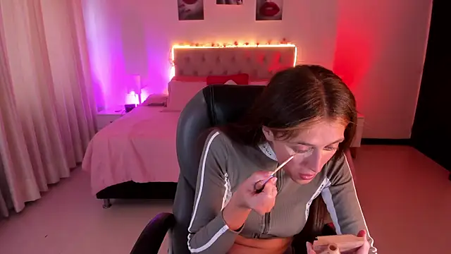 Emily Warren  online show from 12.19.25