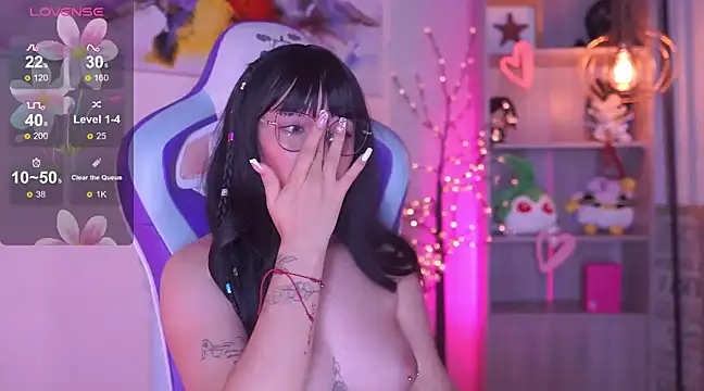 Snapshot of issa_monterrey chatting on 03.10.25 issa monterrey online show from 03.10.25