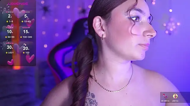 Snapshot of issa_monterrey chatting on 10.24.25 issa monterrey online show from 10.24.25