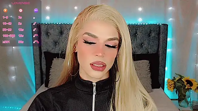 Snapshot of Dalila_moan chatting on 03.22.25 Dalila moan online show from 03.22.25