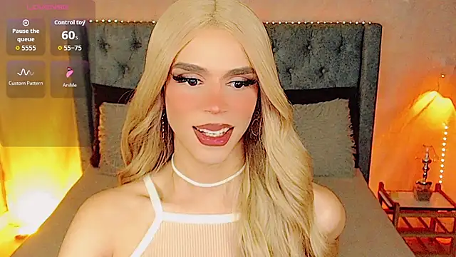 Snapshot of Dalila_moan chatting on 09.15.25 Dalila moan online show from 09.15.25