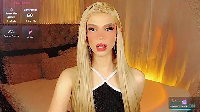 Snapshot of Dalila_moan chatting on 10.11.25 Dalila moan online show from 10.11.25