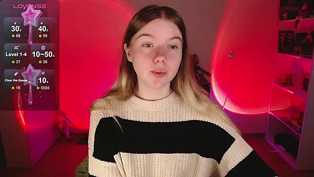 Snapshot of Strawberry_juli chatting on 09.17.25 Strawberry juli online show from 09.17.25