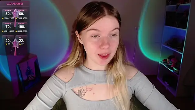 Snapshot of Strawberry_juli chatting on 09.21.25 Strawberry juli online show from 09.21.25