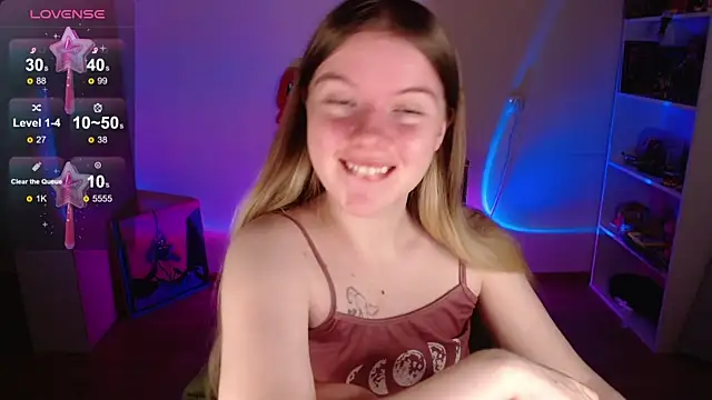 Snapshot of Strawberry_juli chatting on 10.03.25 Strawberry juli online show from 10.03.25