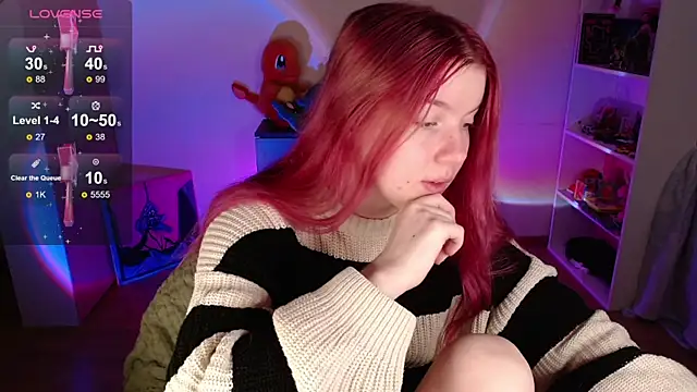 Snapshot of Strawberry_juli chatting on 10.19.25 Strawberry juli online show from 10.19.25