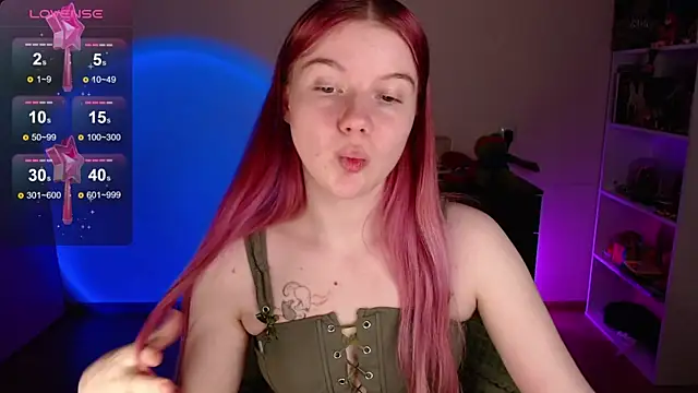 Snapshot of Strawberry_juli chatting on 11.09.25 Strawberry juli online show from 11.09.25