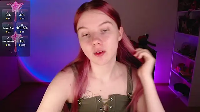 Snapshot of Strawberry_juli chatting on 11.13.25 Strawberry juli online show from 11.13.25