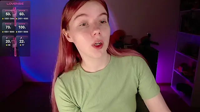 Snapshot of Strawberry_juli chatting on 11.23.25 Strawberry juli online show from 11.23.25