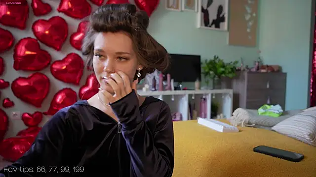 Moni Carroll online show from 03.02.25