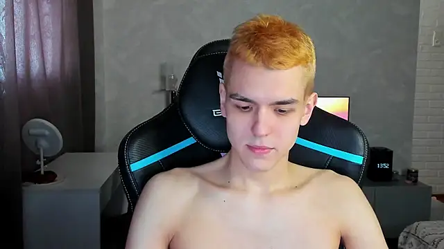 Snapshot of TravisRevas chatting on 03.08.25 TravisRevas online show from 03.08.25