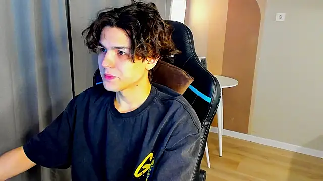 Snapshot of TravisRevas chatting on 02.28.26 TravisRevas online show from 02.28.26