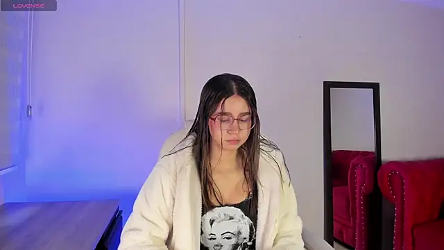 Snapshot of sweet_obsession__ chatting on 10.13.25 sweet obsession online show from 10.13.25