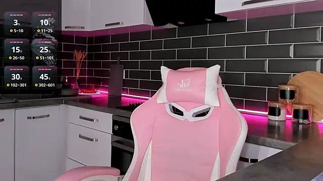 Snapshot of EmmaVictori1 chatting on 03.17.25 EmmaVictori1 online show from 03.17.25