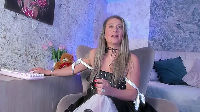 Snapshot of Liannaa_ chatting on 11.11.25 Liannaa online show from 11.11.25