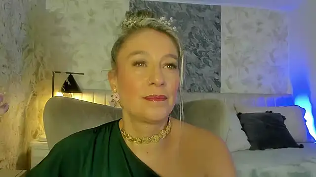 Snapshot of Liannaa_ chatting on 11.25.25 Liannaa online show from 11.25.25