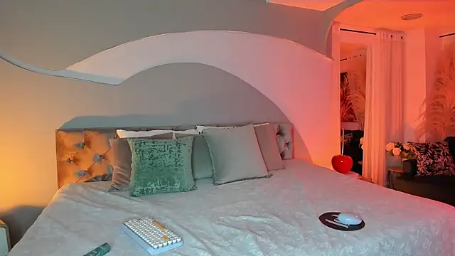 Elizabeth clark  online show from 09.25.25