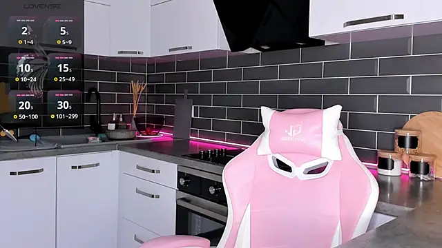 Snapshot of ShaiyaMinn3 chatting on 03.17.25 ShaiyaMinn3 online show from 03.17.25