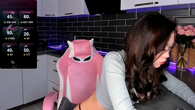 Snapshot of ShaiyaMinn3 chatting on 09.24.25 ShaiyaMinn3 online show from 09.24.25