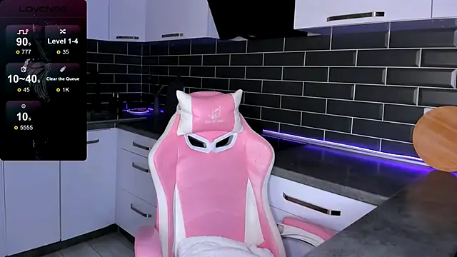 Snapshot of ShaiyaMinn3 chatting on 10.11.25 ShaiyaMinn3 online show from 10.11.25