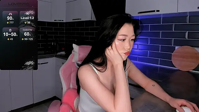 Snapshot of ShaiyaMinn3 chatting on 04.21.26 ShaiyaMinn3 online show from 04.21.26