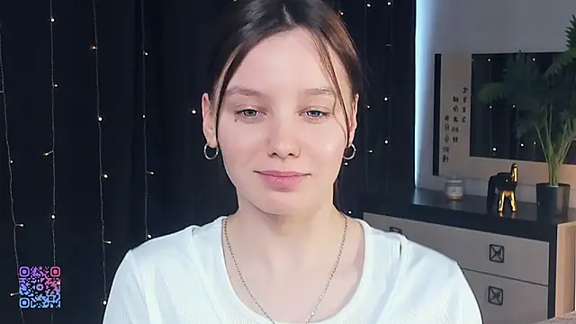 Snapshot of EdinaCordner chatting on 03.03.25 EdinaCordner online show from 03.03.25