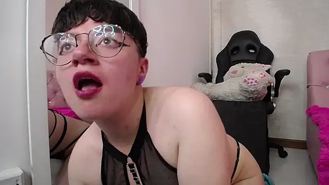 Snapshot of safyka chatting on 03.20.25 safyka online show from 03.20.25