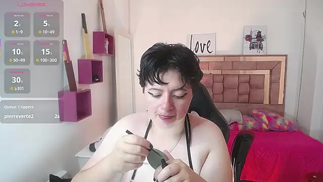 Snapshot of safyka chatting on 09.19.25 safyka online show from 09.19.25