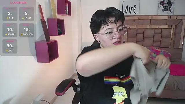 Snapshot of safyka chatting on 09.24.25 safyka online show from 09.24.25