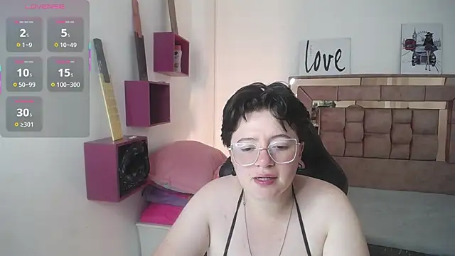 Snapshot of safyka chatting on 09.29.25 safyka online show from 09.29.25