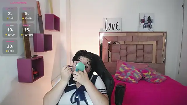 Snapshot of safyka chatting on 10.17.25 safyka online show from 10.17.25