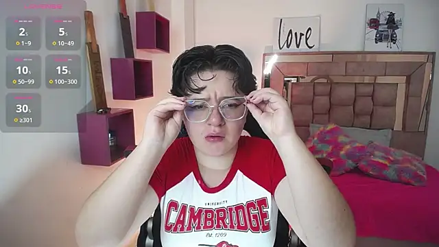 Snapshot of safyka chatting on 10.18.25 safyka online show from 10.18.25