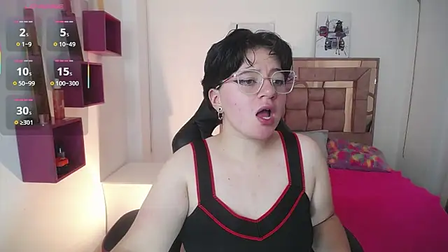 Snapshot of safyka chatting on 10.25.25 safyka online show from 10.25.25