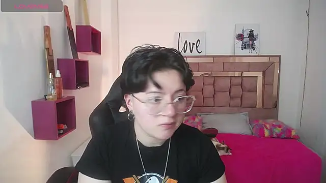 Snapshot of safyka chatting on 11.15.25 safyka online show from 11.15.25