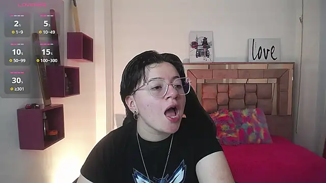 Snapshot of safyka chatting on 11.19.25 safyka online show from 11.19.25