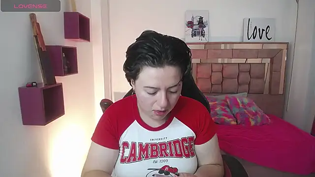 Snapshot of safyka chatting on 11.20.25 safyka online show from 11.20.25