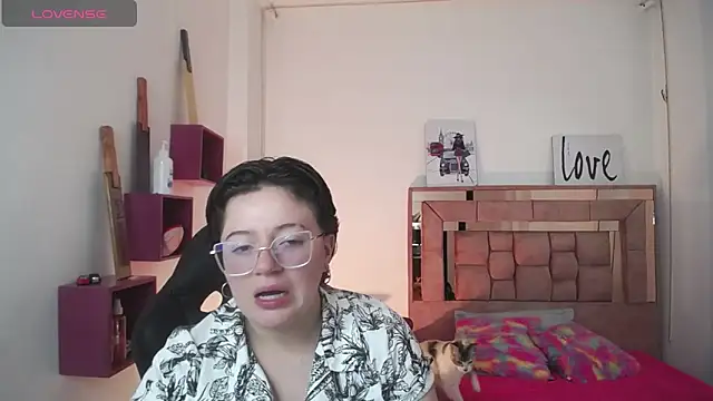 Snapshot of safyka chatting on 11.22.25 safyka online show from 11.22.25