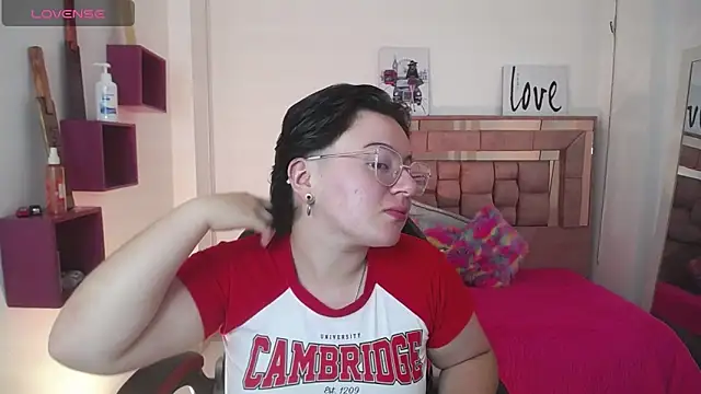 Snapshot of safyka chatting on 11.24.25 safyka online show from 11.24.25