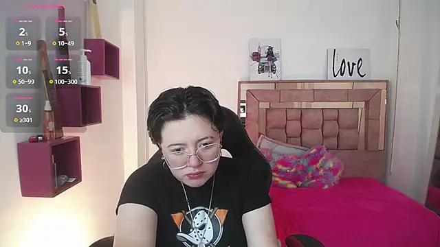 Snapshot of safyka chatting on 11.25.25 safyka online show from 11.25.25