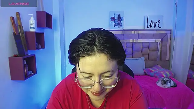 Snapshot of safyka chatting on 11.29.25 safyka online show from 11.29.25