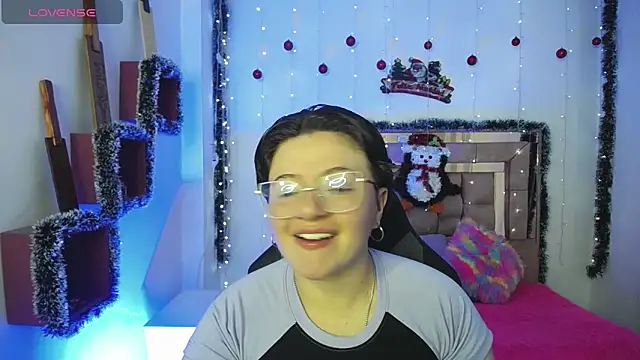 Snapshot of safyka chatting on 12.04.25 safyka online show from 12.04.25