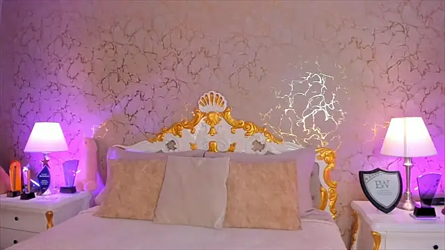 ScarlettWallace online show from 09.16.25