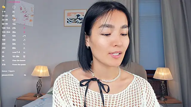 Snapshot of RanelDiva chatting on 10.19.25 RanelDiva online show from 10.19.25