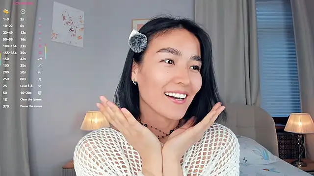 Snapshot of RanelDiva chatting on 10.22.25 RanelDiva online show from 10.22.25