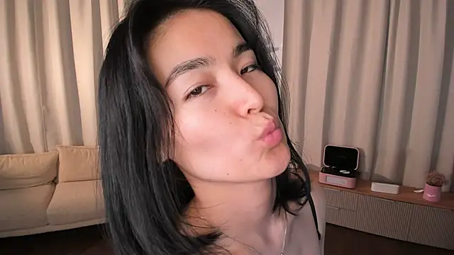 Snapshot of RanelDiva chatting on 05.15.26 RanelDiva online show from 05.15.26