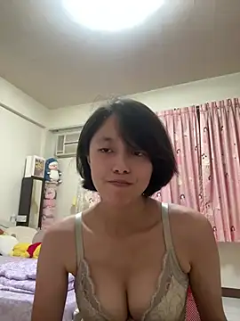 Snapshot of ladypaggy chatting on 05.26.26 ladypaggy online show from 05.26.26