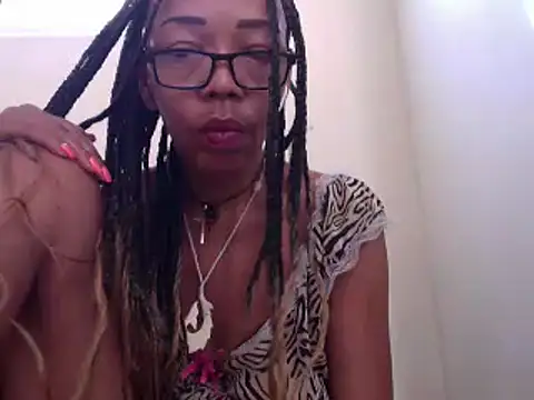 Snapshot of Ladyzee25 chatting on 07.20.26 Ladyzee25 online show from 07.20.26
